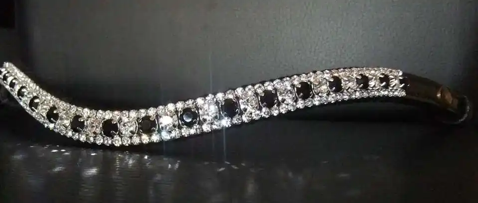Produit De Marque Frontal strass blancs et noirs