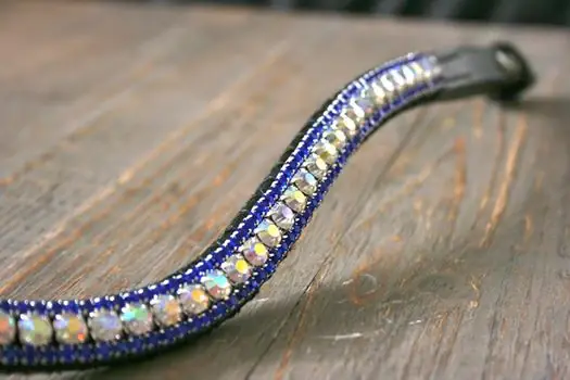 Soldes Frontal strass blancs et bleu roy