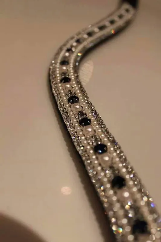 Frontal strass - blanc, perle et marine Super Prix