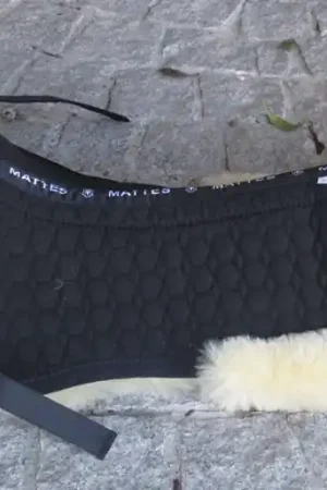 Amortisseur de selle tissu noir mouton naturel - Mattes Bon Marché