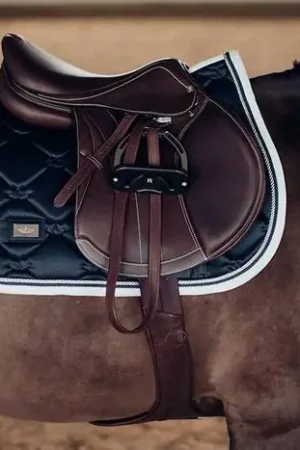 Prix Cassé Tapis de selle Midnight white Edge - Equestrian Stockholm