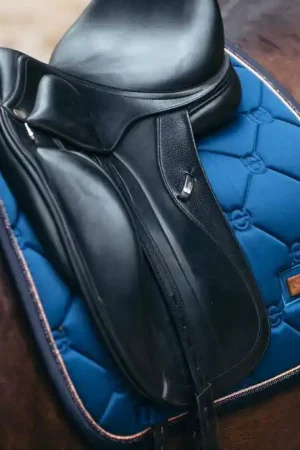 Tapis de selle Monaco Blue DRESSAGE - Equestrian Stockholm Produit De Marque