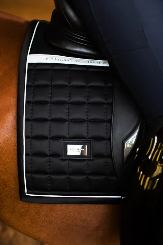 Tapis de selle Luminous Black - Equestrian Stockholm Achat Immédiat