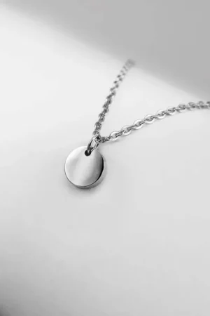Satisfait Ou Remboursé Pendentif avec médaille personnalisée - Ponytail & Co