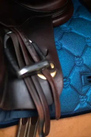 Acheter En Ligne Tapis Glimmer Blue Meadow MIXTE - Equestrian Stockholm