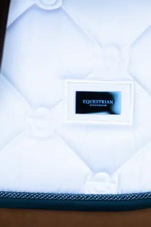Tapis White Blue Meadow - Equestrian Stockholm Authentique