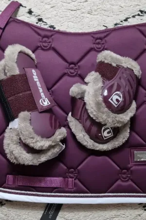 Tapis Mixte et protections Prune - Equestrian Stockholm & Cavallo Paiement Sécurisé