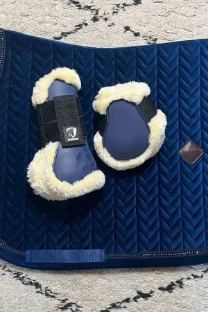 Usine Directe Tapis velvet pearl bleu marine Kentucky et Guêtres Horka