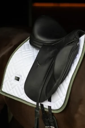 Tapis de selle Modern White Striking Valley - Equestrian Stockholm Commander Vite