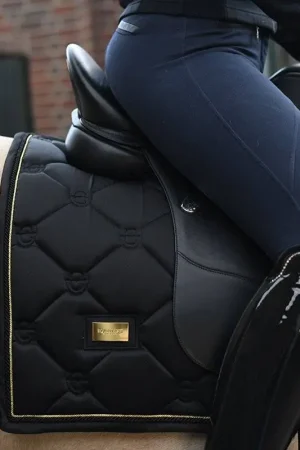 Prix Promo Tapis de selle Black Edition Gold DRESSAGE - Equestrian Stockholm