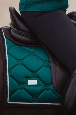 Commande En Gros Tapis de selle Emerald DRESSAGE - Equestrian Stockholm
