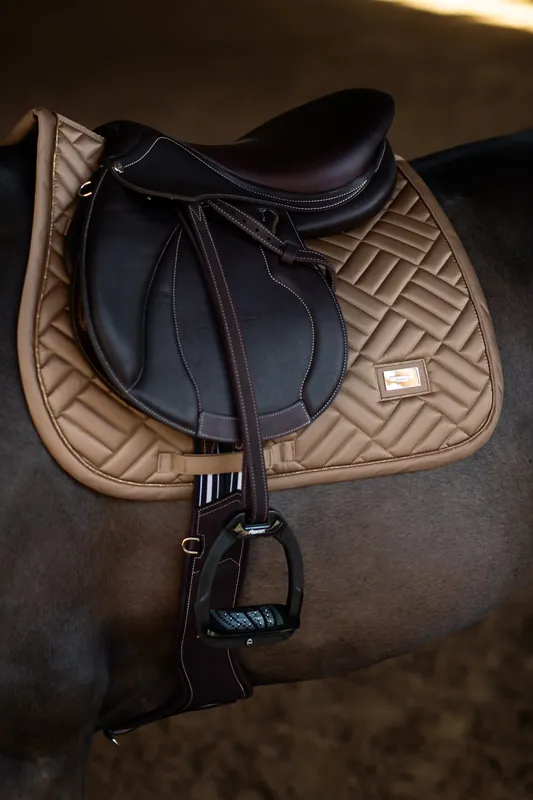 Tapis de selle Modern Champagne MIXTE - Equestrian Stockholm Soldes