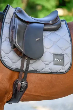Tapis de selle Velours Greymelange Dressage - Boss Equestrian Commander Maintenant