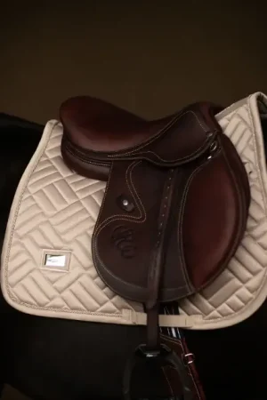 Tapis de selle Modern Sand MIXTE - EQUESTRIAN STOCKHOLM Prix Promo