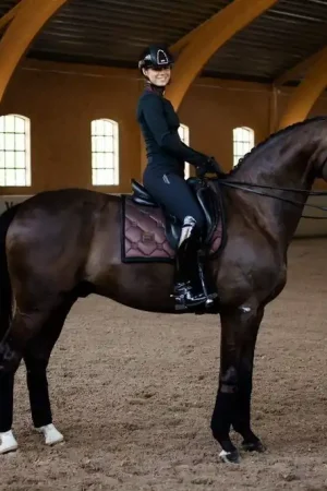 Tapis de selle Mahogany Glimmer DRESSAGE - Equestrian Stockholm Nouveauté