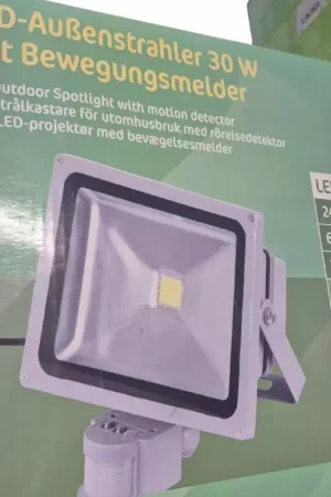 Projecteur extérieur écurie à Led avec détecteur de mouvement 30 W Commander Maintenant